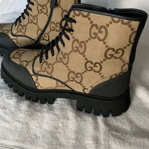 Brand New Gucci Men’s Supreme Macro GG Boots
